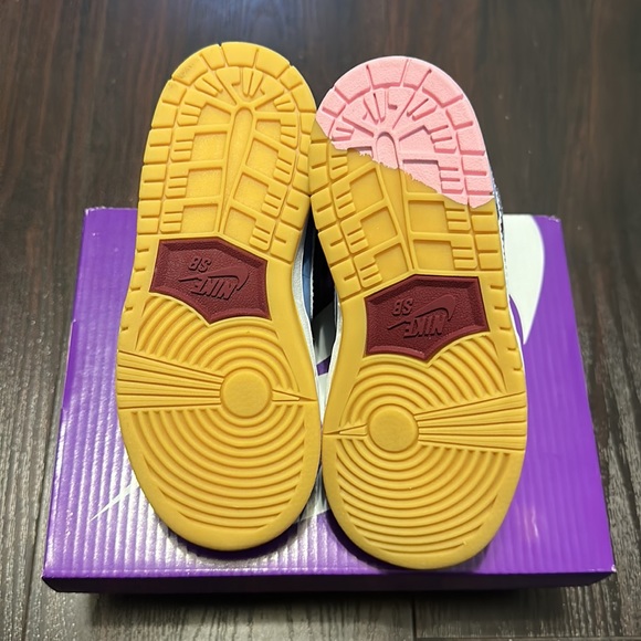 ‼️SOLD‼️ Dunk Low Premium SB TD “Philadelphia Phillies” - Picture 6 of 9